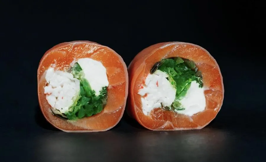 Ролл без риса с крабом и чукой 